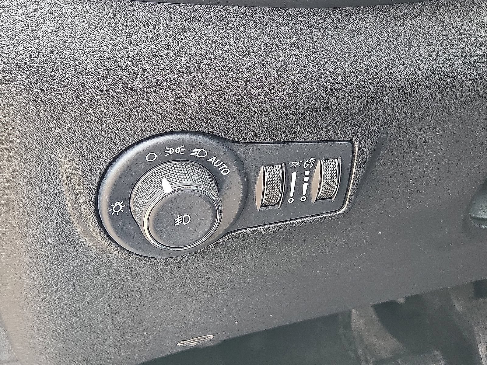 Used 2025 Jeep Compass Limited AWD/4WD image 25