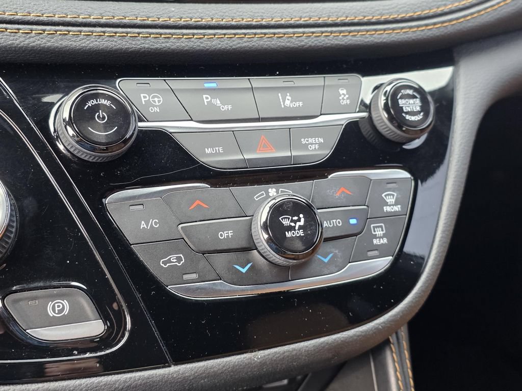 Used 2022 Chrysler Pacifica Pinnacle FWD image 34
