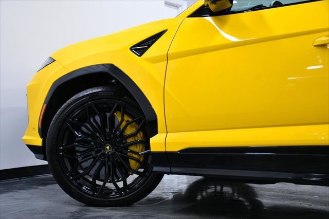Used 2025 Lamborghini Urus SE AWD/4WD image 11