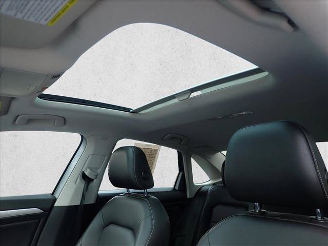 Used 2021 Volkswagen Jetta SE w/ SE Cold Weather Package FWD image 11