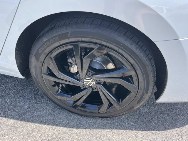 Used 2026 Volkswagen Jetta SE FWD image 14