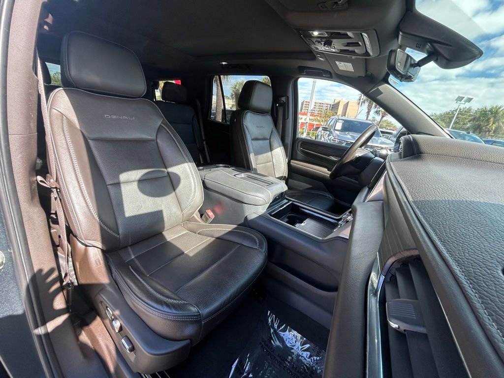 Used 2021 GMC Yukon Denali w/ Denali Premium Package image 27
