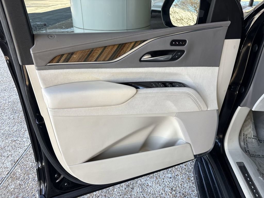 Certified 2022 Cadillac Escalade ESV Premium Luxury Platinum w/ Heavy-Duty Trailer Package image 23