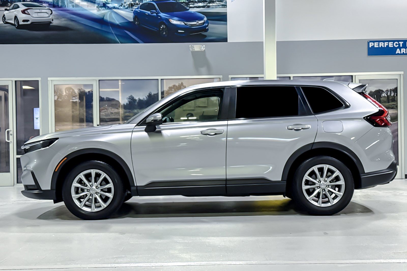 Used 2024 Honda CR-V EX-L image 2