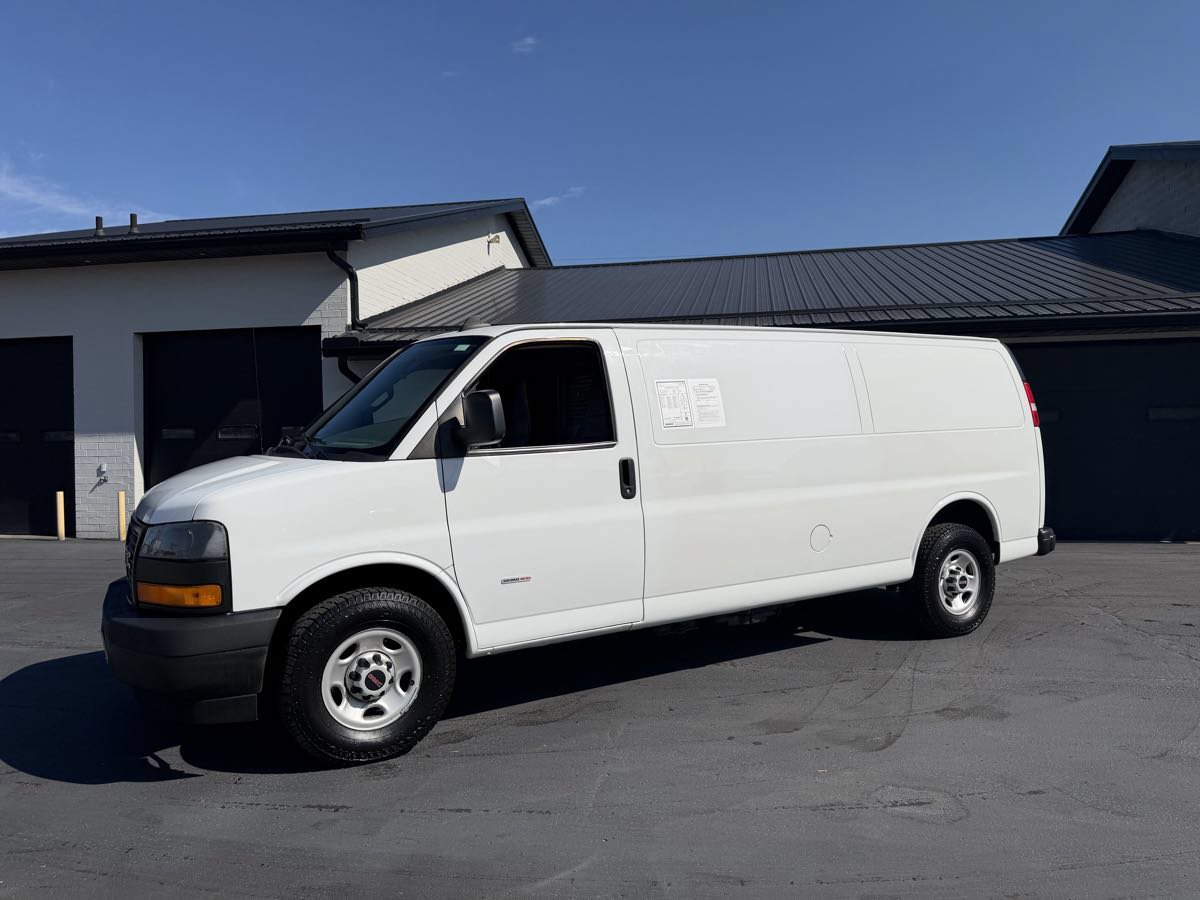 Used 2019 GMC Savana 2500 Extended RWD image 2