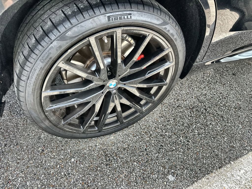 Used 2025 BMW X5 M60i w/ Executive Package image 5