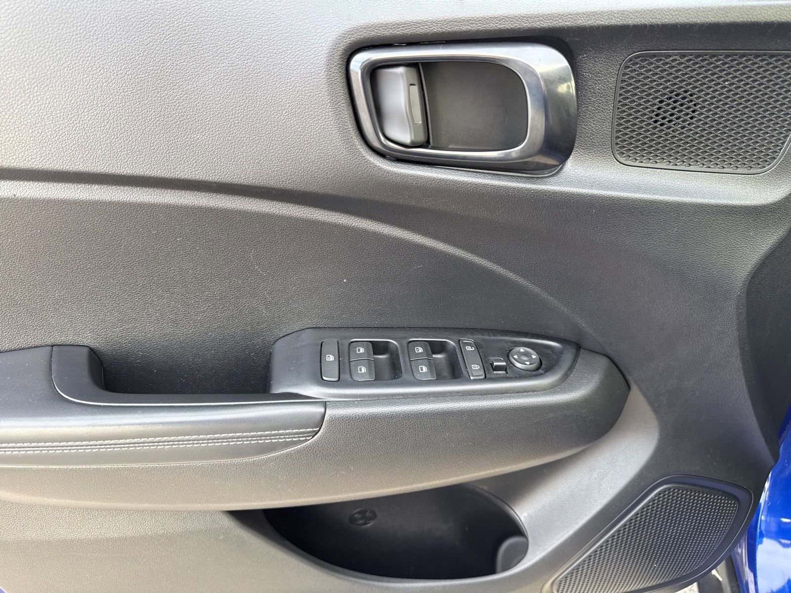 Used 2022 Hyundai Venue Limited w/ Cargo Package image 15