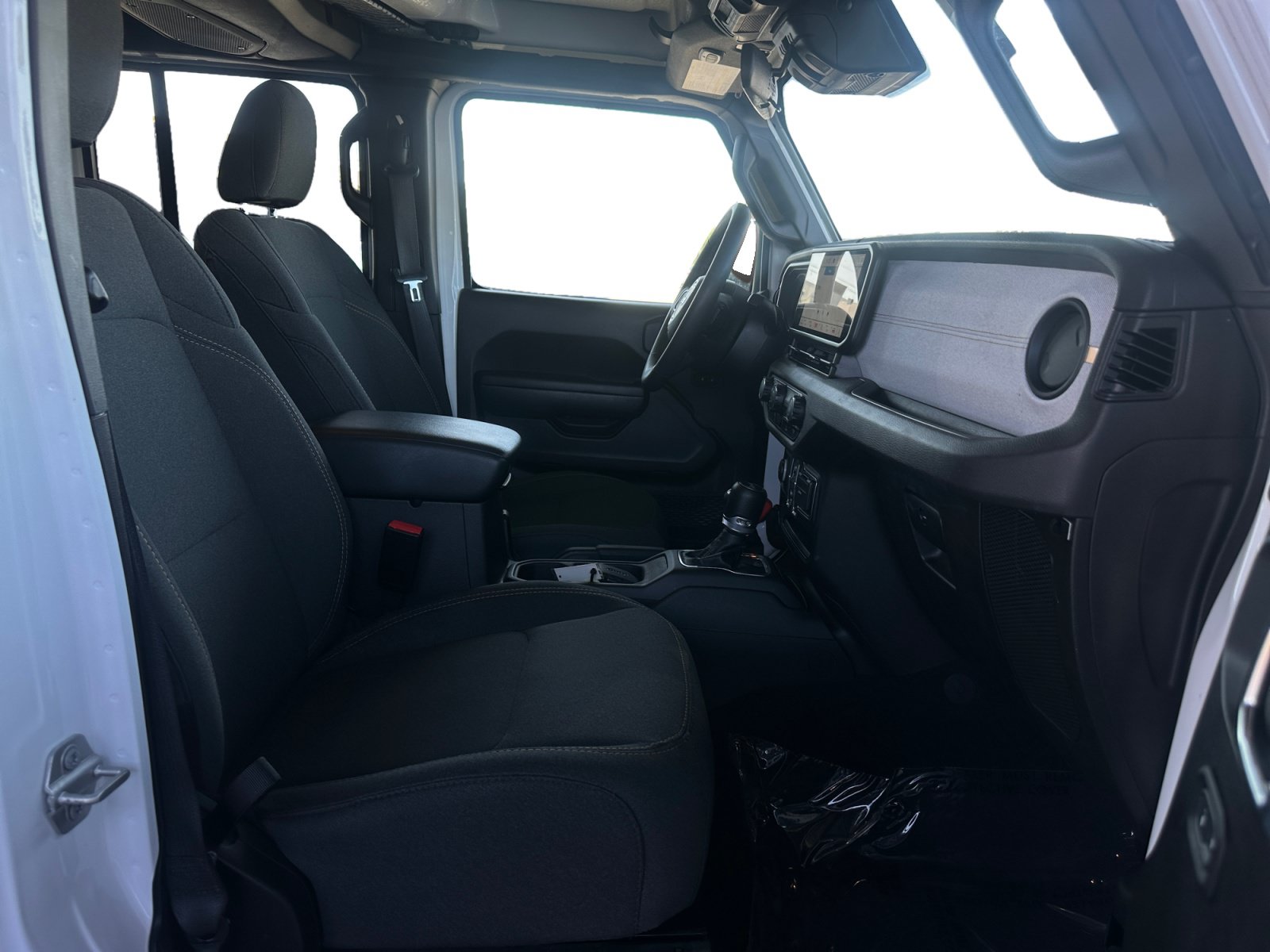 Used 2024 Jeep Wrangler Unlimited w/ Convenience Group AWD/4WD image 15