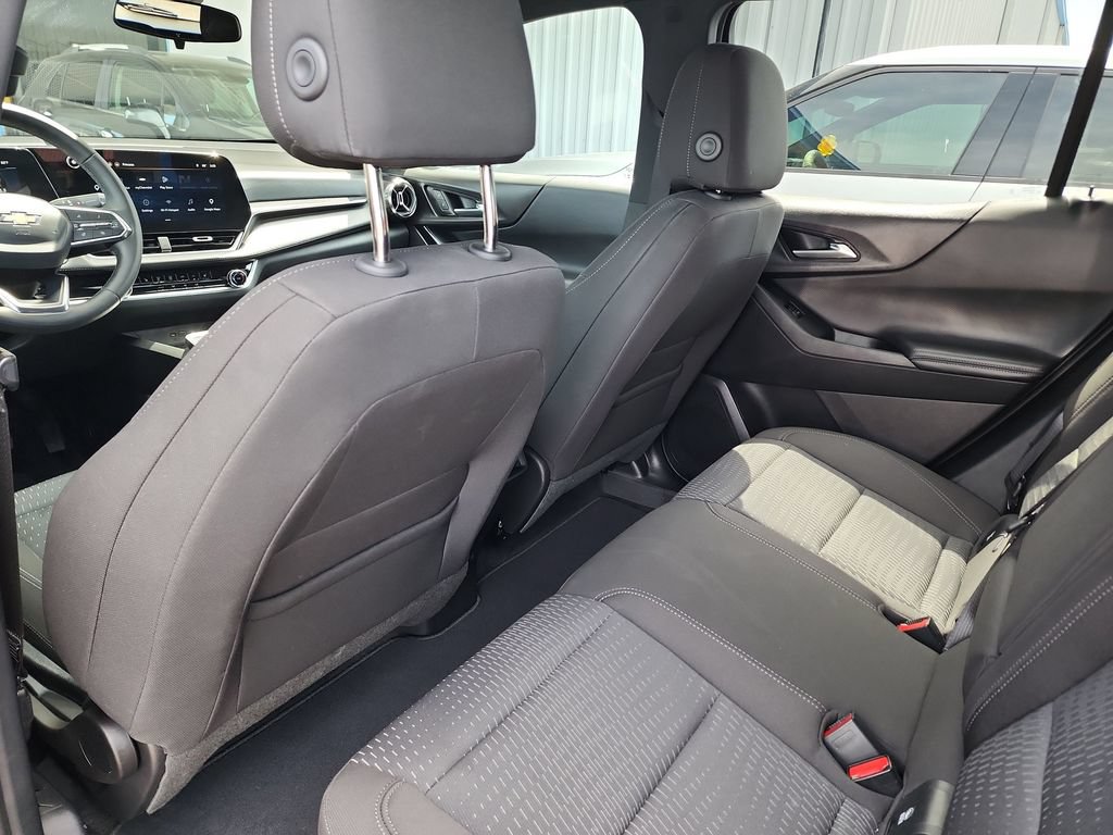 Certified 2026 Chevrolet Equinox LT FWD image 37