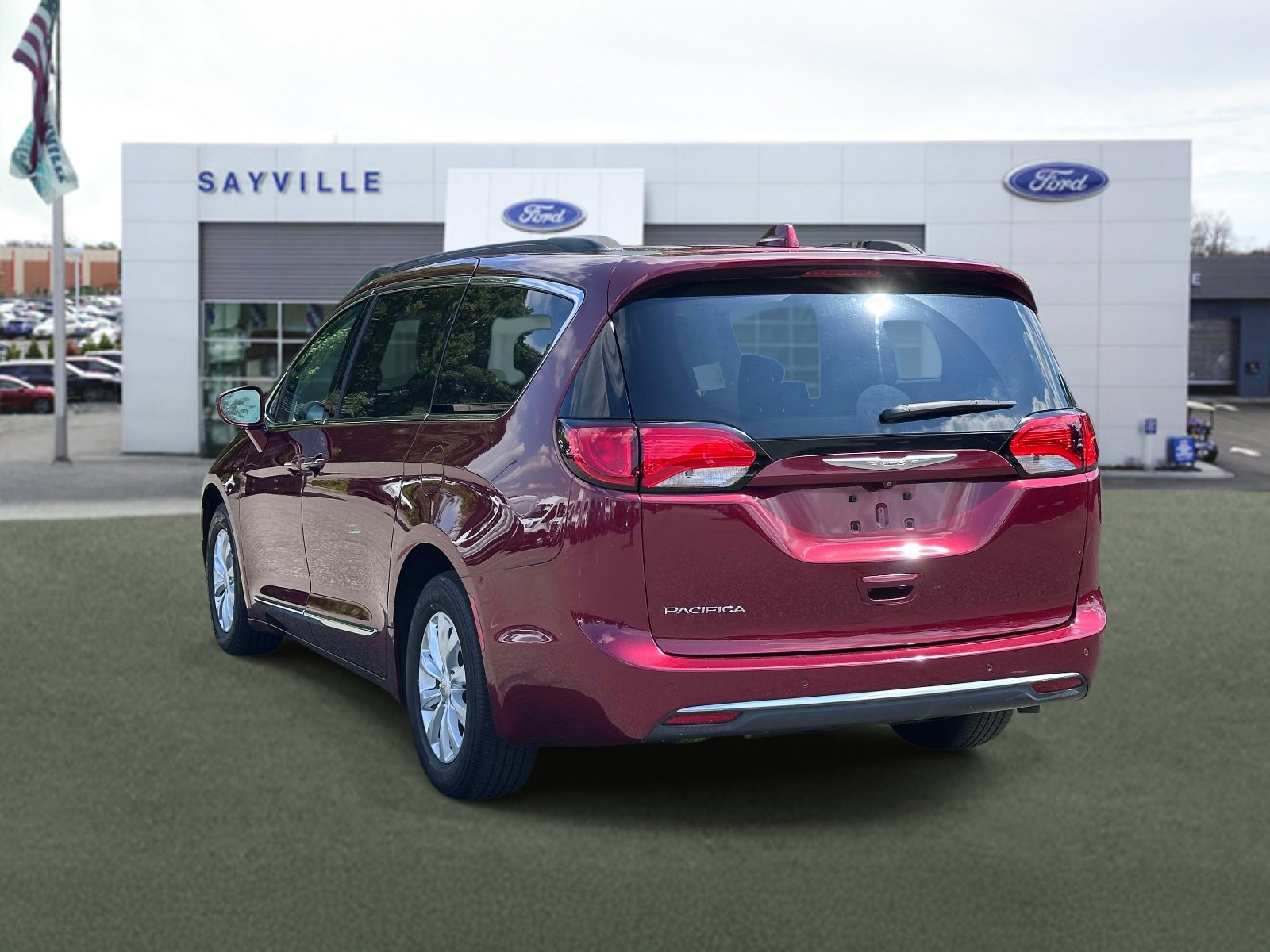 Used 2017 Chrysler Pacifica Touring-L FWD image 4