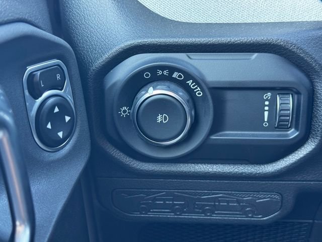 Used 2025 Jeep Wrangler Willys image 23