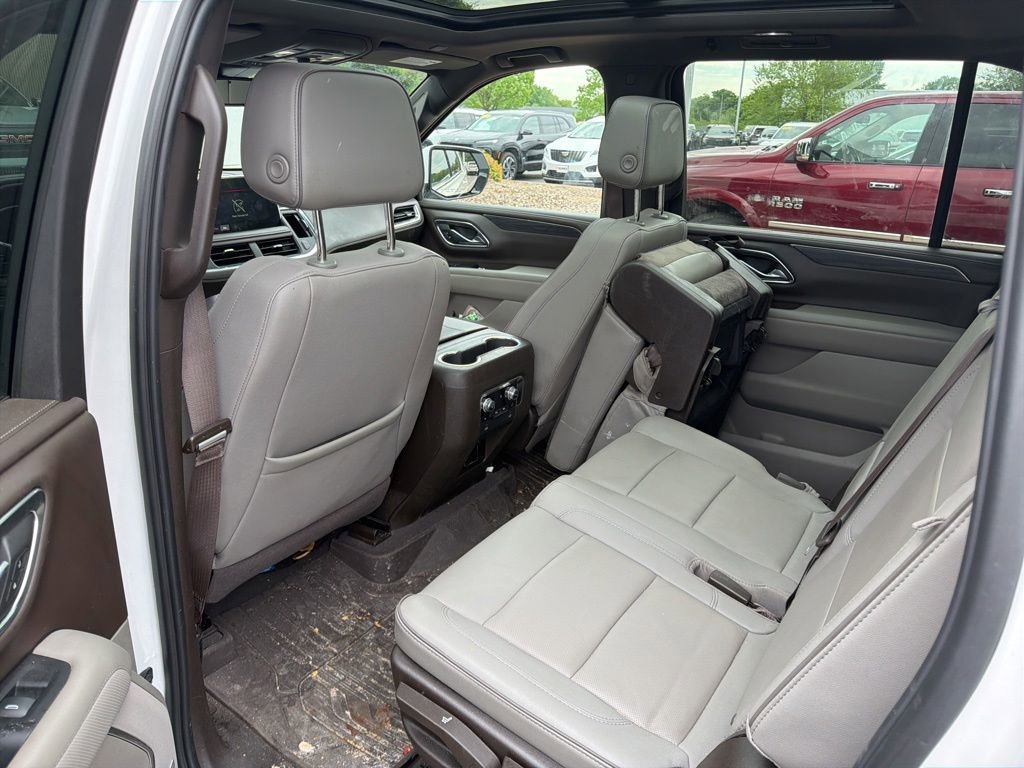 Used 2023 GMC Yukon XL SLT w/ SLT Premium Package AWD/4WD image 15