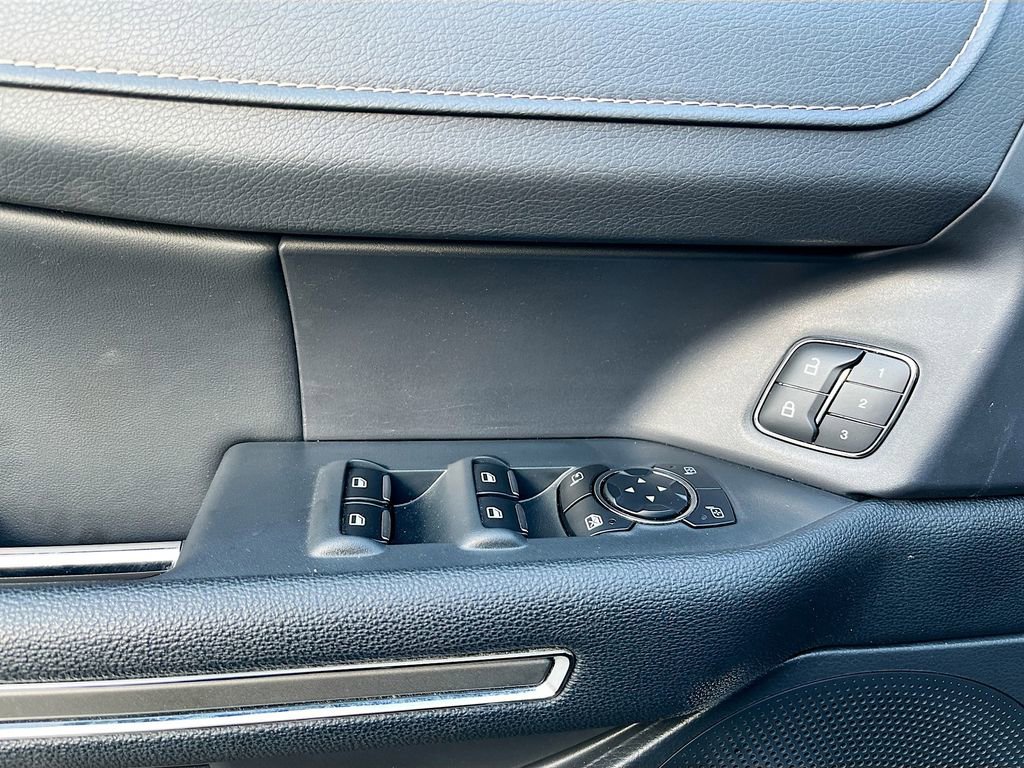 Used 2023 Ford Expedition Max XLT image 18