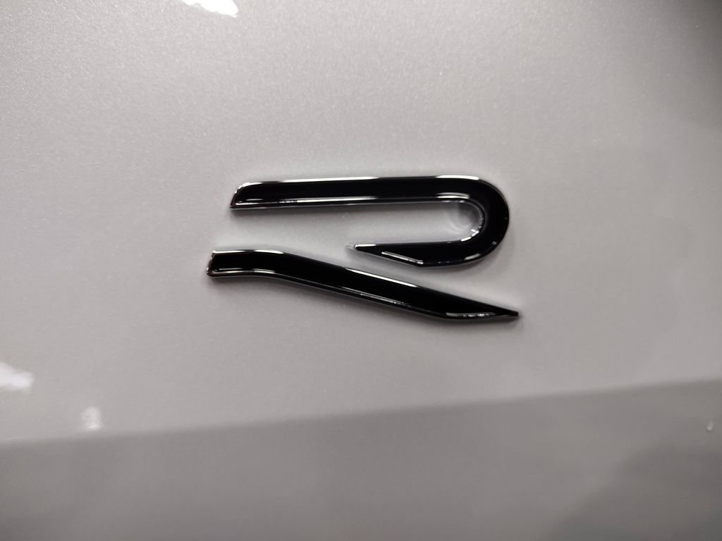 New 2025 Volkswagen Tiguan SE R-Line image 7