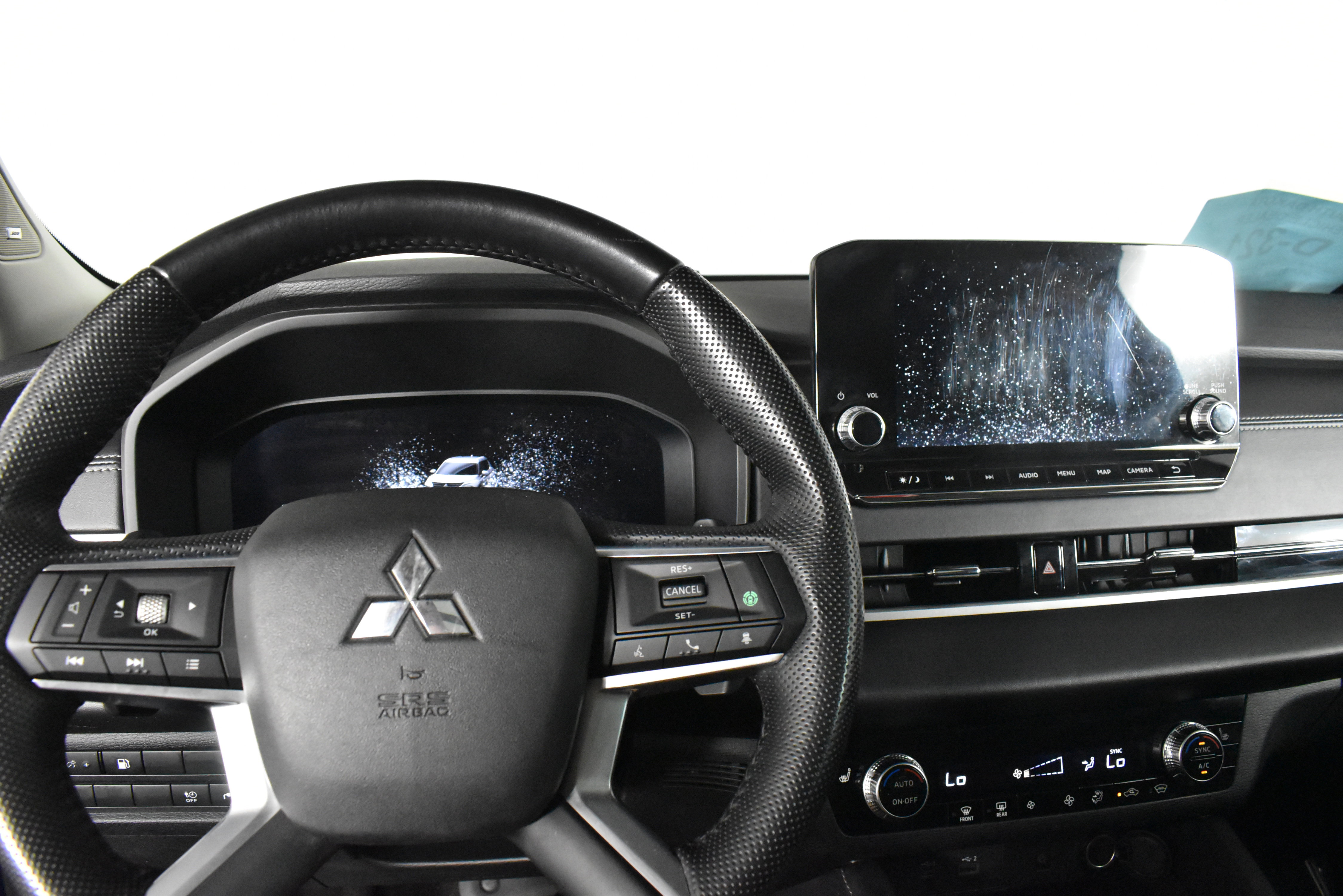 Used 2023 Mitsubishi Outlander SE image 16