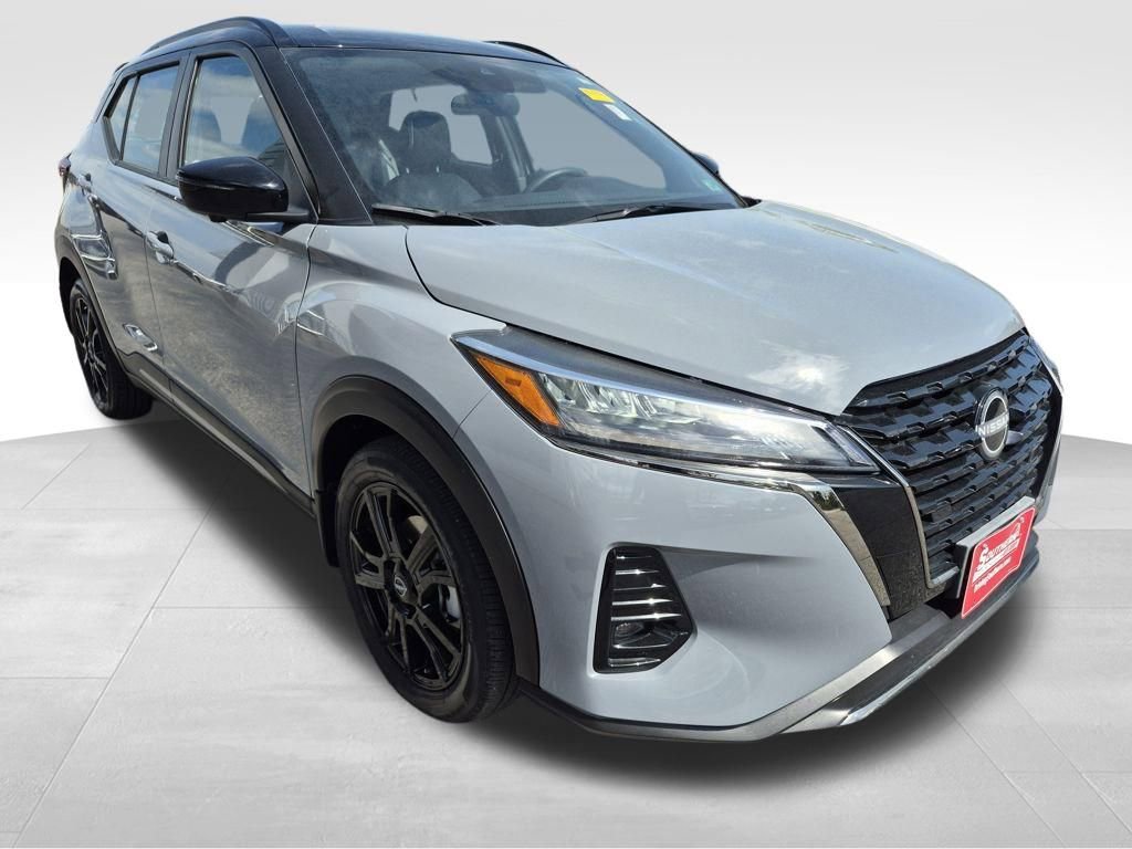 Used 2024 Nissan Kicks SR w/ SR Premium Package image 7