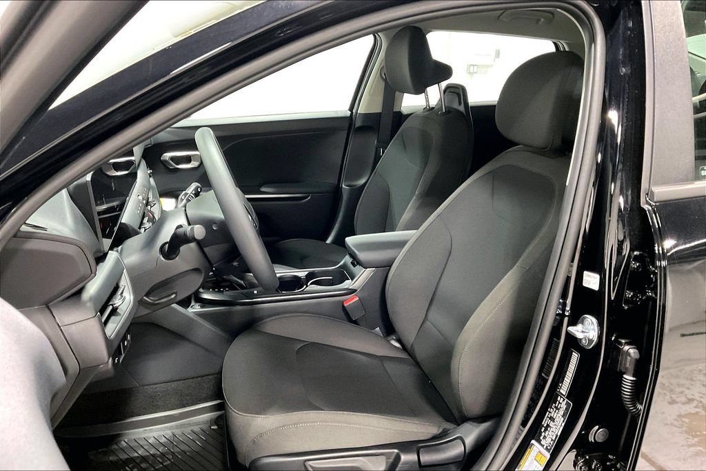 New 2026 Kia K4 FWD image 24