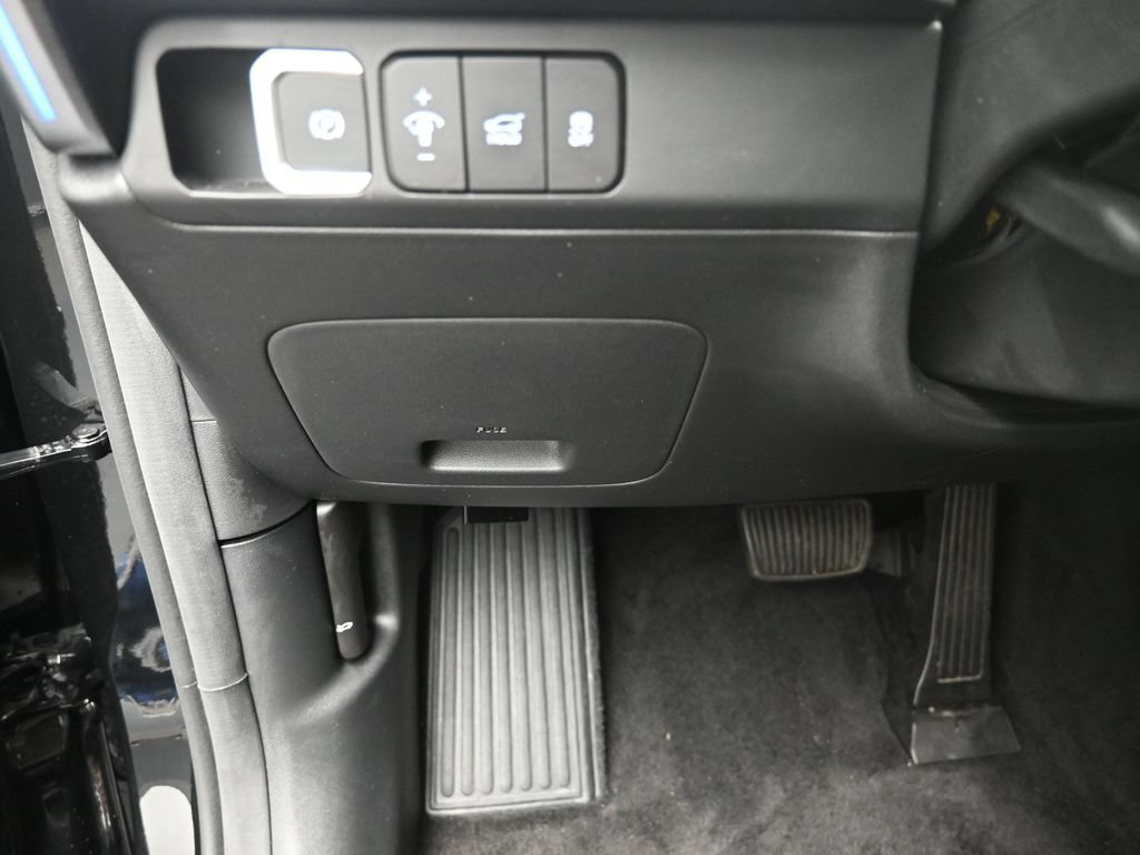 Used 2024 Hyundai Santa Fe Limited FWD image 16