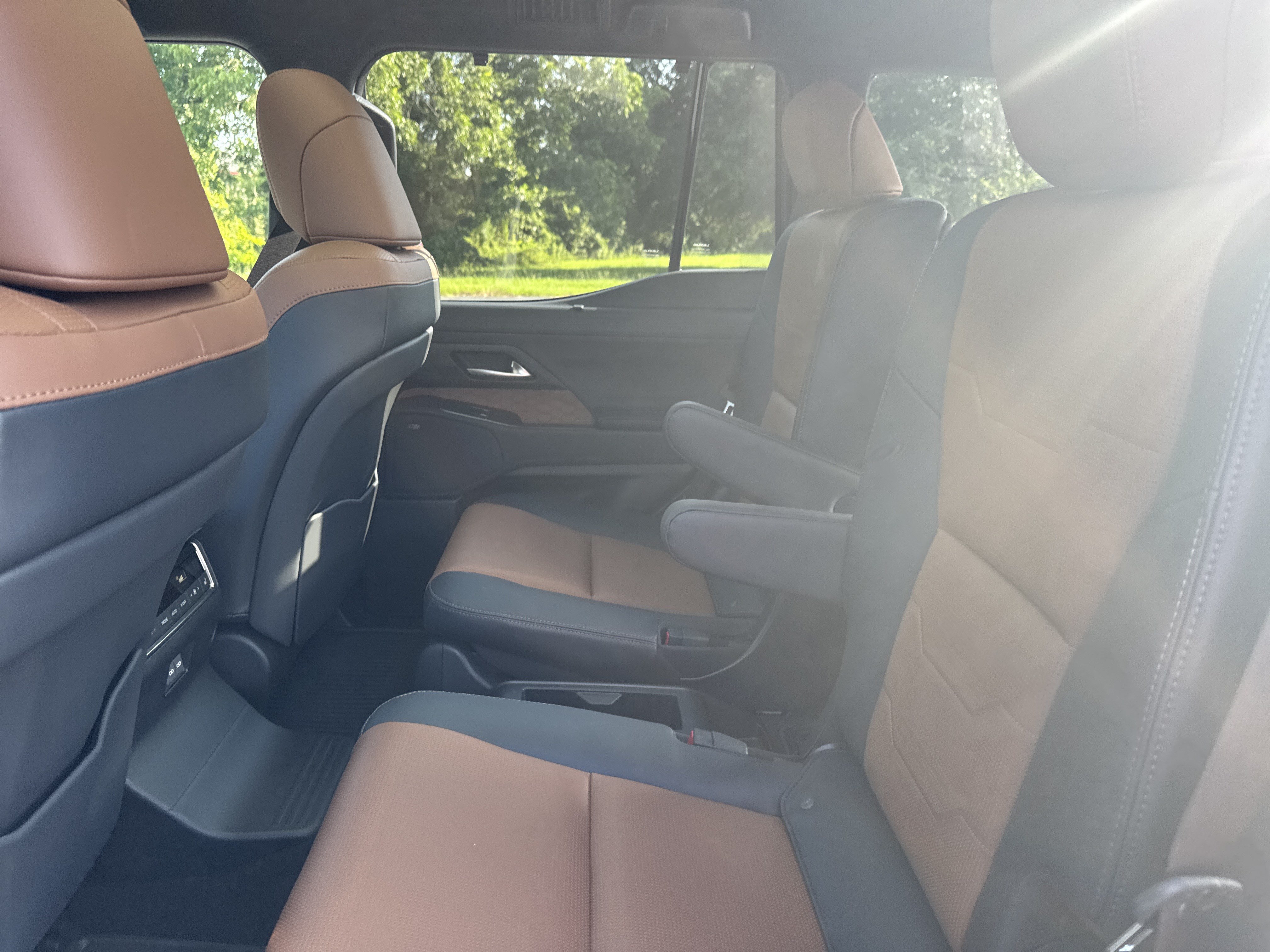 Used 2026 Lexus GX 550 w/ Accessory Package (2T) AWD/4WD image 38