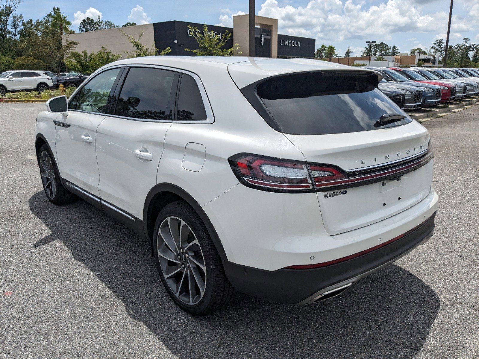 Certified 2023 Lincoln Nautilus Reserve w/ Equipment Group 202A image 7