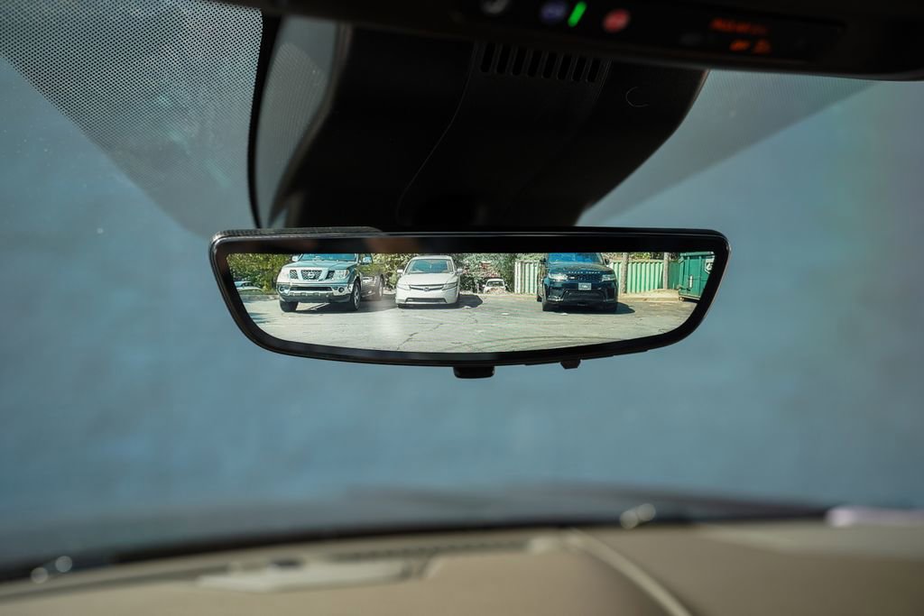 Used 2024 GMC Yukon Denali w/ Advanced Technology Package AWD/4WD image 35