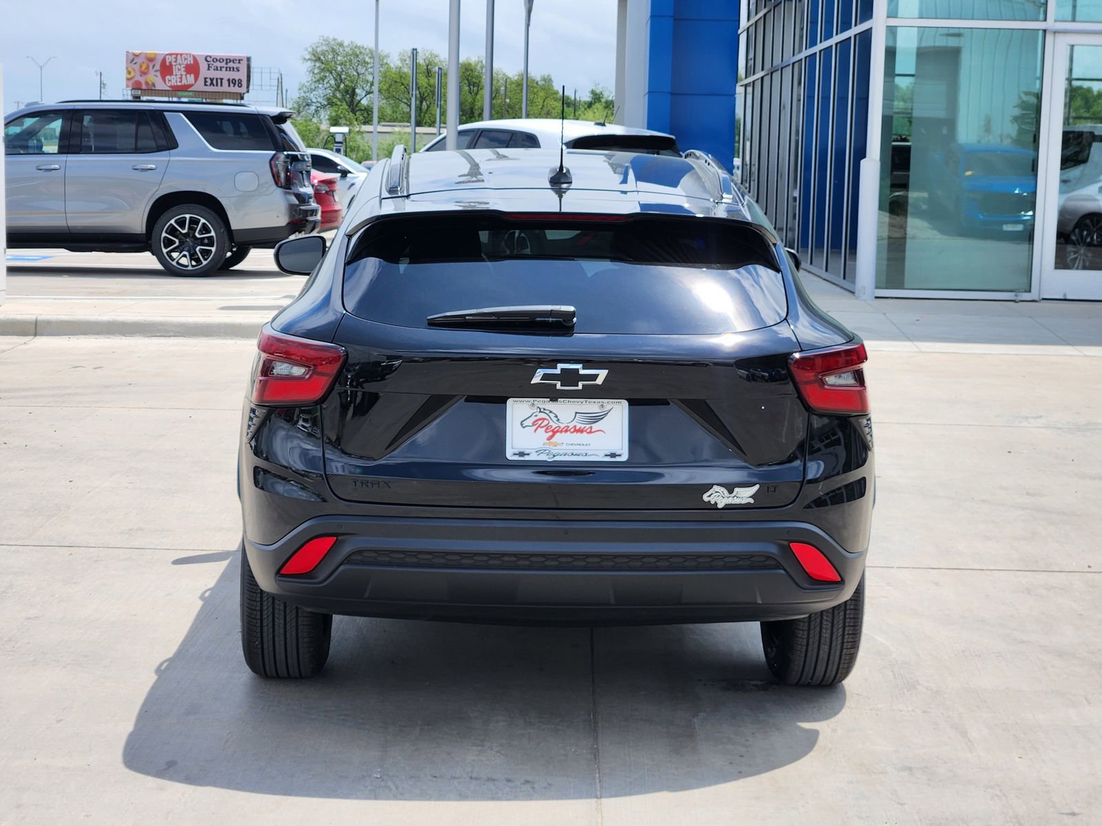 New 2026 Chevrolet Trax LT w/ Driver Confidence Package FWD image 8