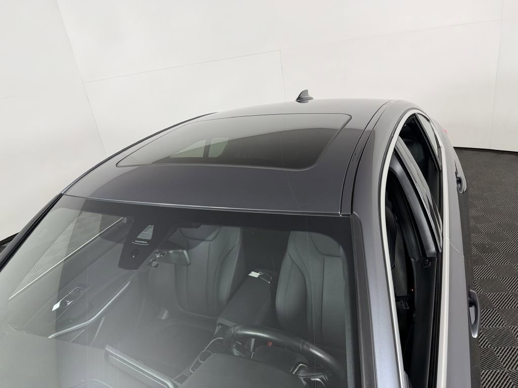 Used 2021 BMW 330i xDrive Sedan w/ Premium Package image 16