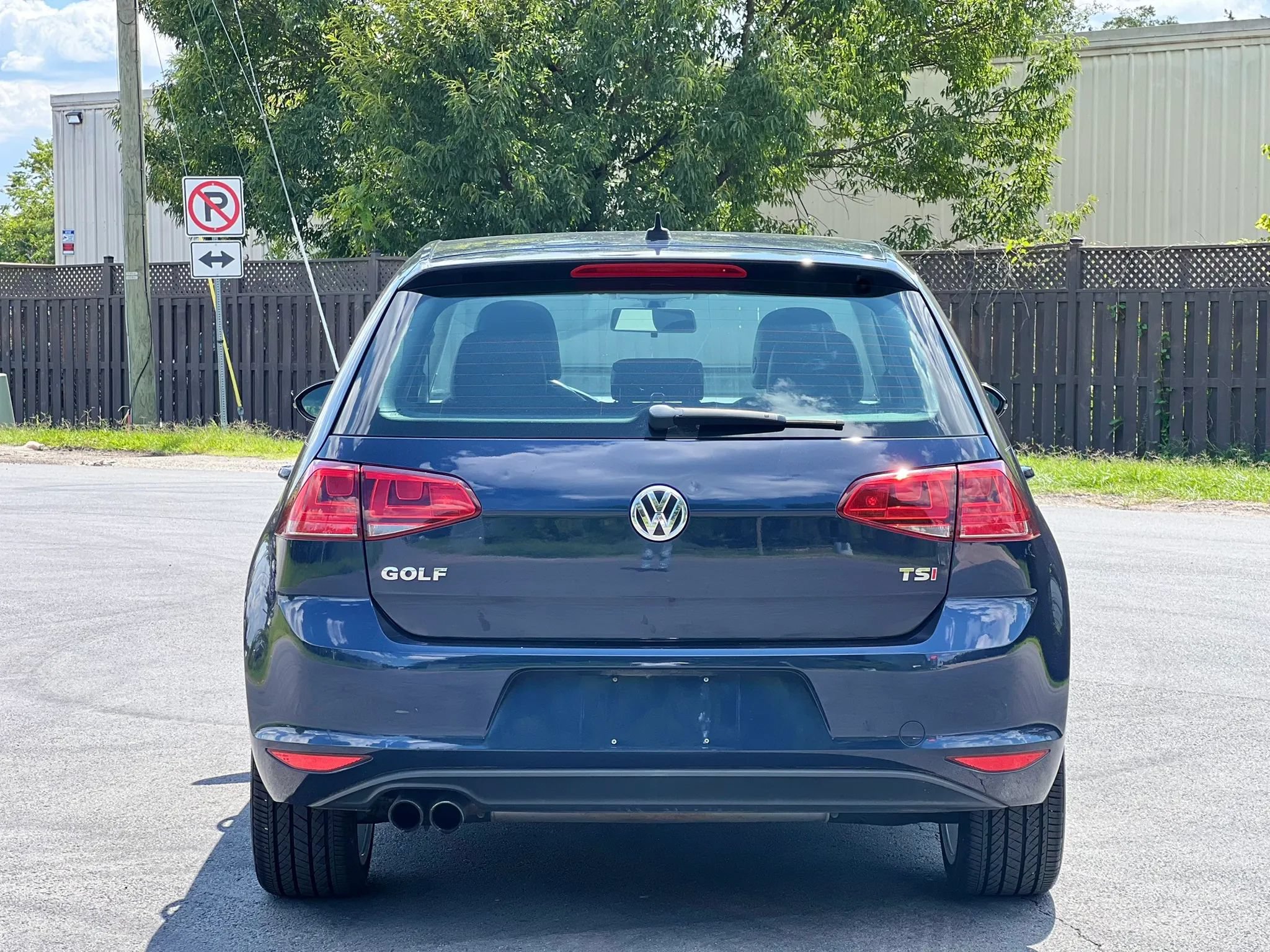 Used 2015 Volkswagen Golf 4-Door FWD image 4
