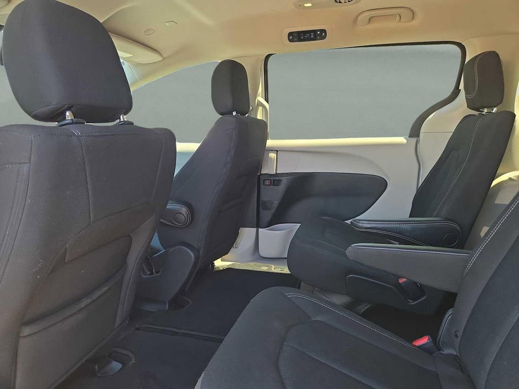 Used 2023 Chrysler Voyager LX FWD image 15