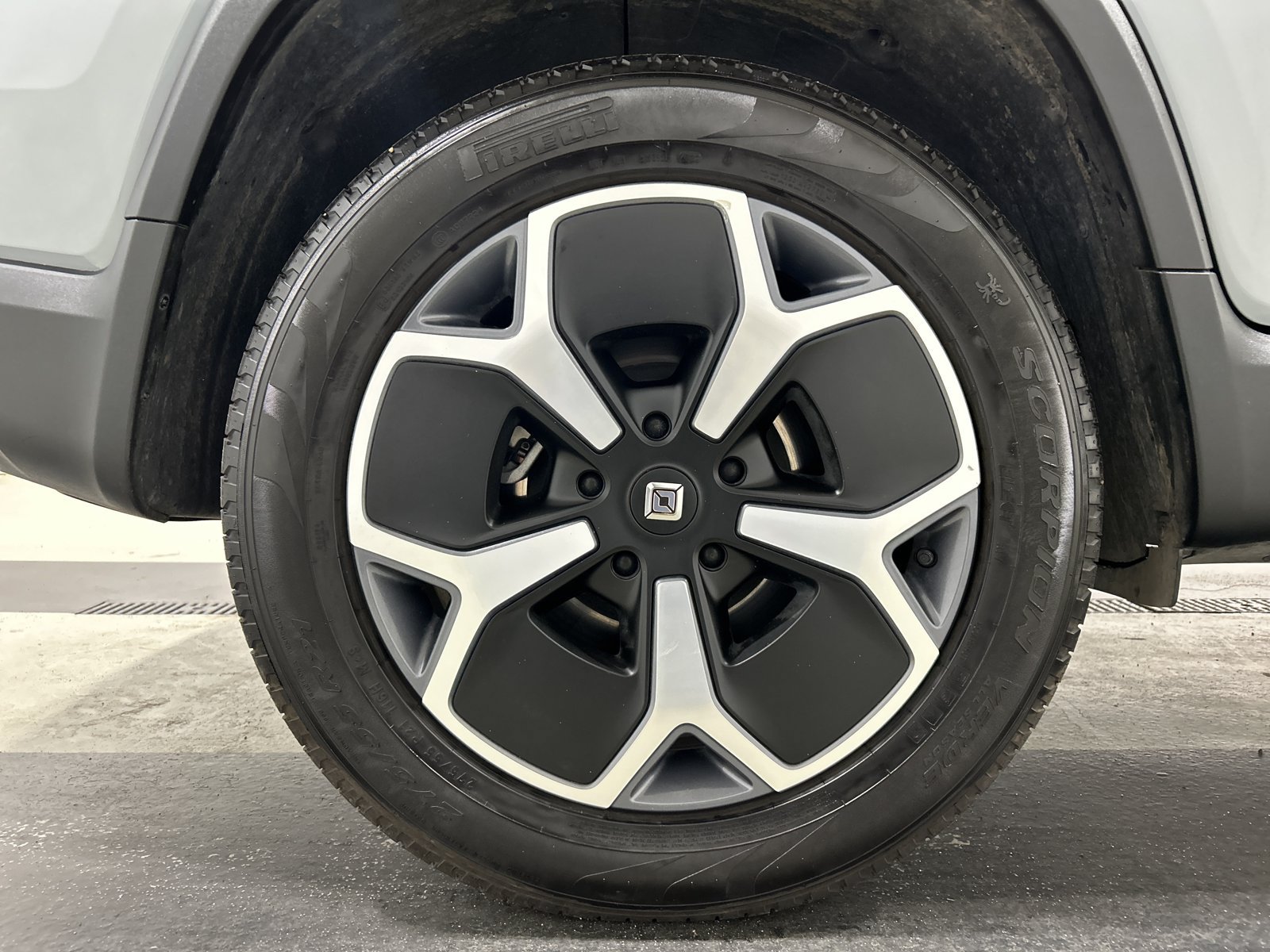 Used 2024 Rivian R1T Adventure Dual AWD/4WD image 12