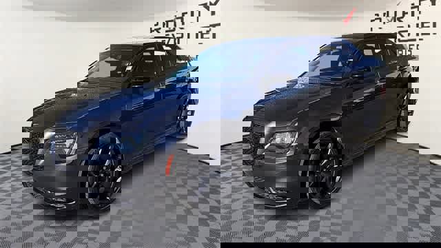 Used 2023 Chrysler 300 Touring w/ Sport Appearance Package image 4