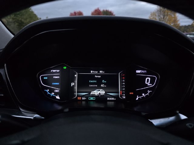 Used 2020 Kia Niro EX Premium FWD image 31