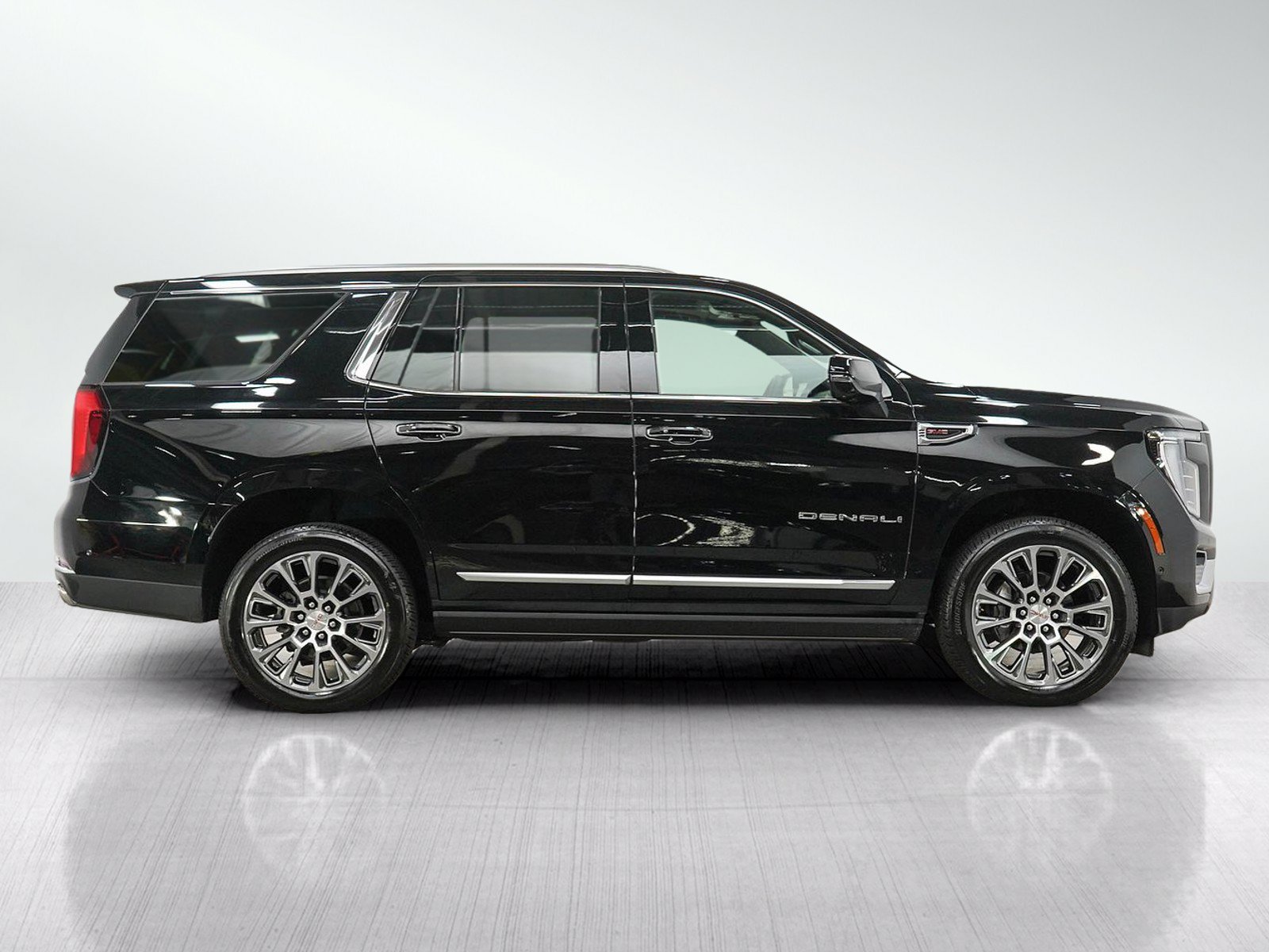 Used 2025 GMC Yukon Denali w/ Sun & Power Step Package AWD/4WD image 6