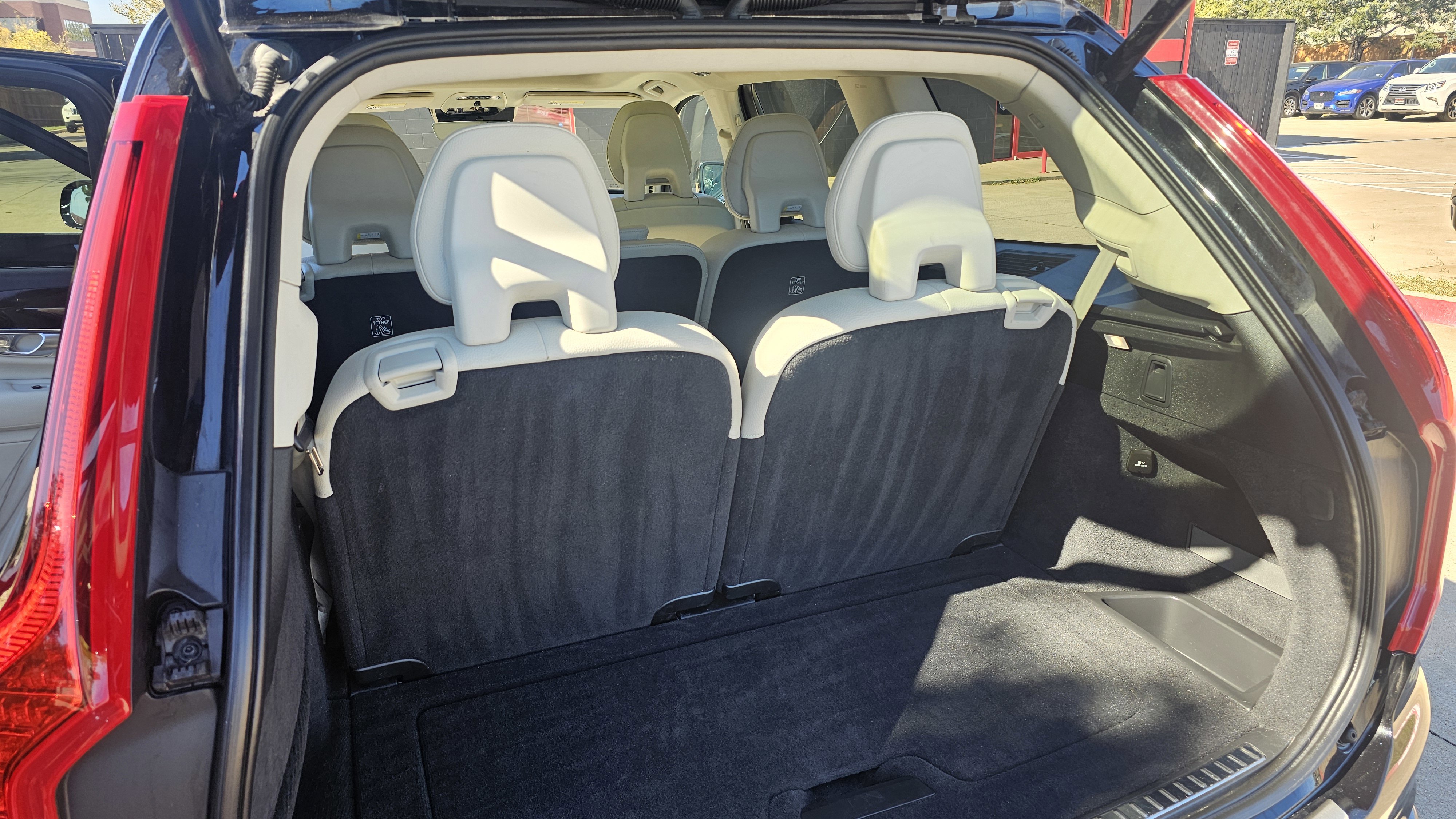 Used 2017 Volvo XC90 T6 Momentum w/ Vision Package image 20