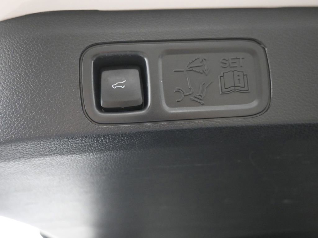 Used 2023 Ford Expedition Max Platinum image 11