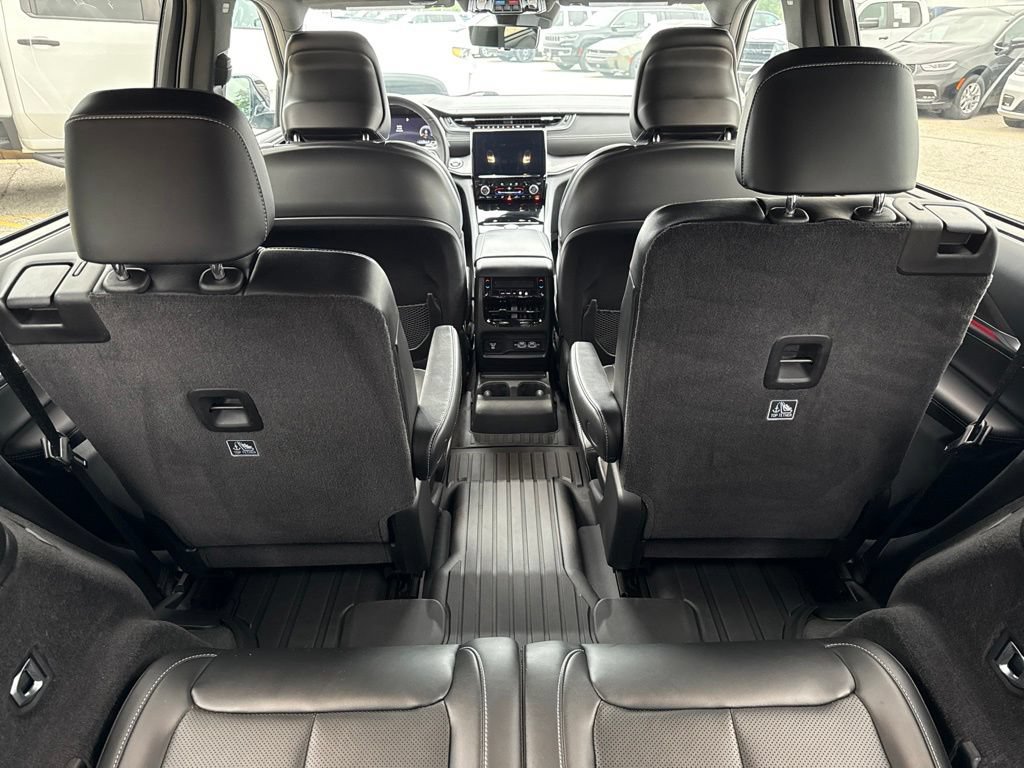 Used 2021 Jeep Grand Cherokee L Overland w/ Luxury Tech Group IV AWD/4WD image 20