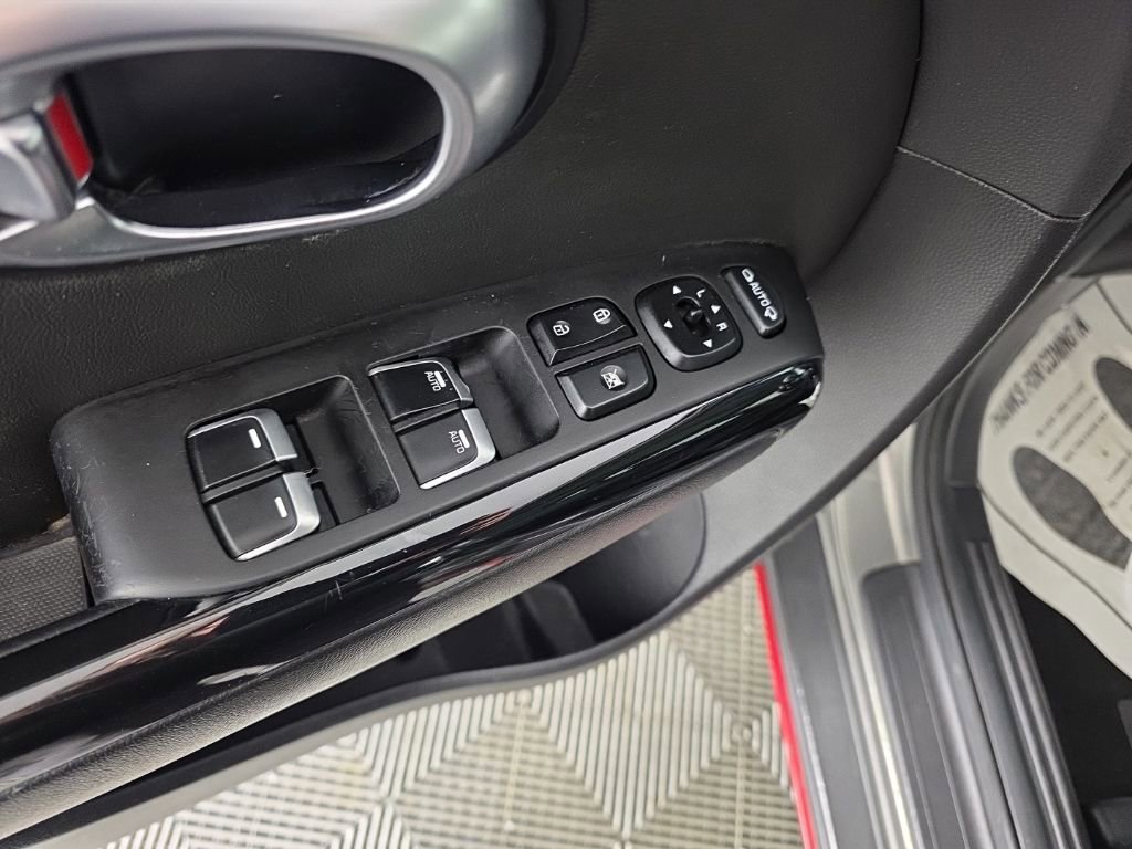 Used 2019 Kia Soul ! w/ Technology Package image 14