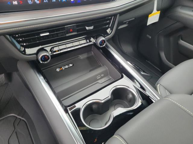 New 2026 Chevrolet Suburban Premier image 34