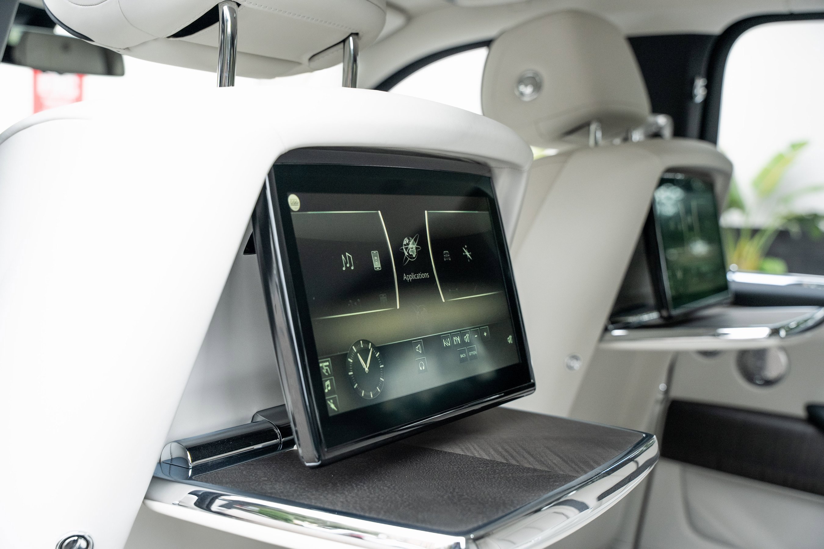 Used 2023 Rolls-Royce Cullinan w/ Cullinan Package image 47