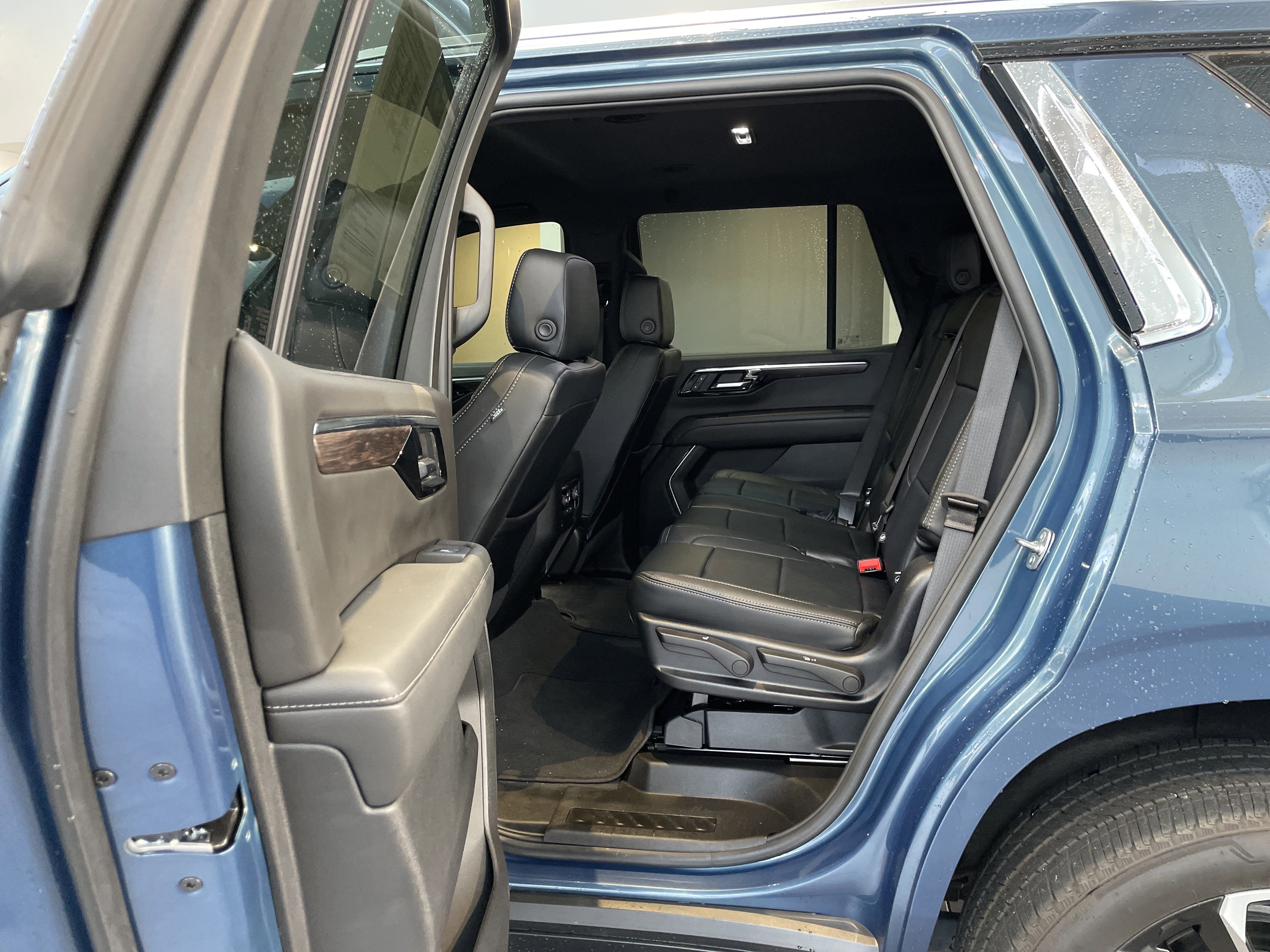 Used 2025 Chevrolet Tahoe LS w/ LPO, Dark Essentials Package RWD image 35