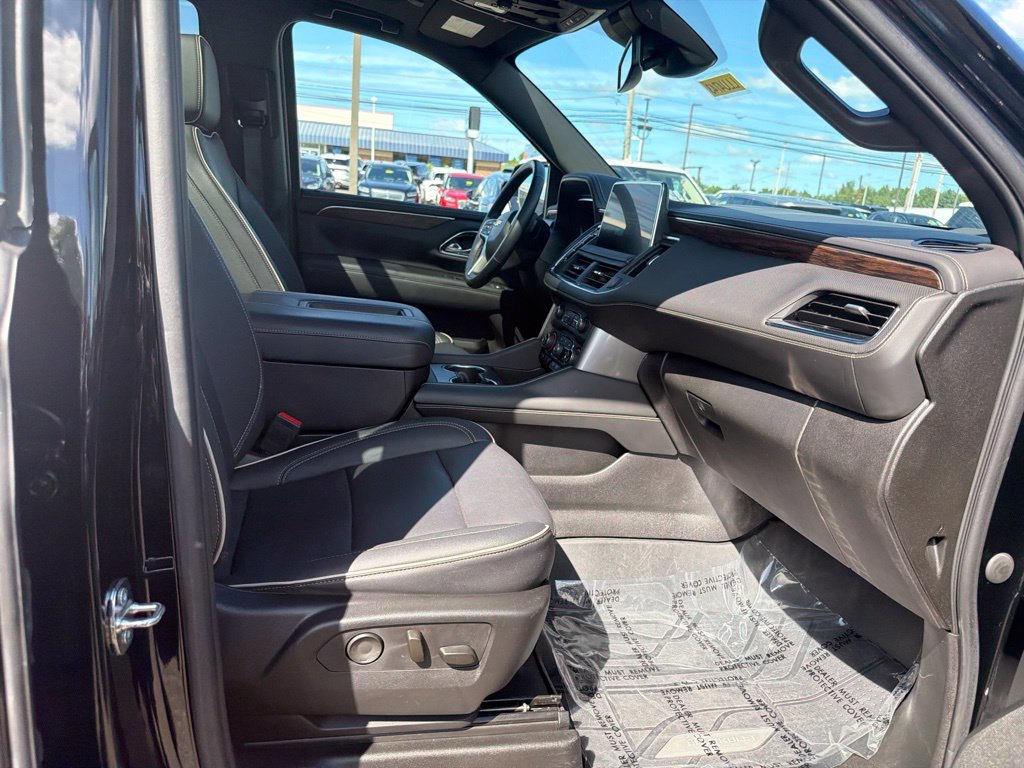 Used 2023 Chevrolet Tahoe Premier AWD/4WD image 16