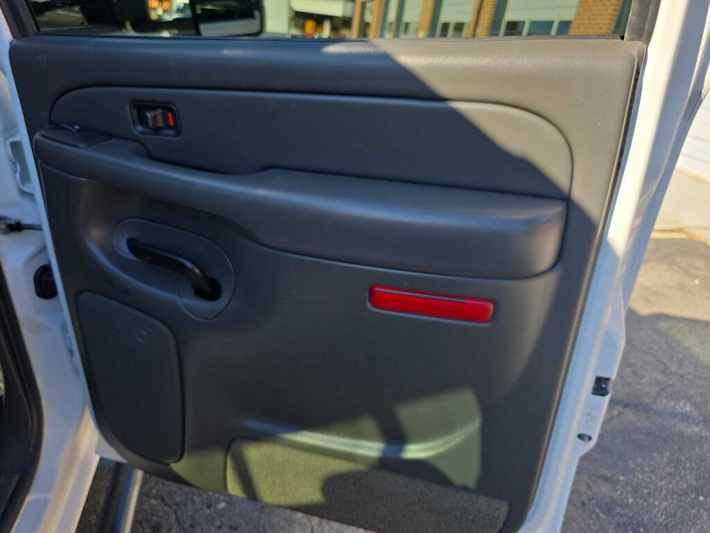 Used 2004 Chevrolet Silverado 3500 4x4 Crew Cab w/ Heavy-Duty Power Package image 20