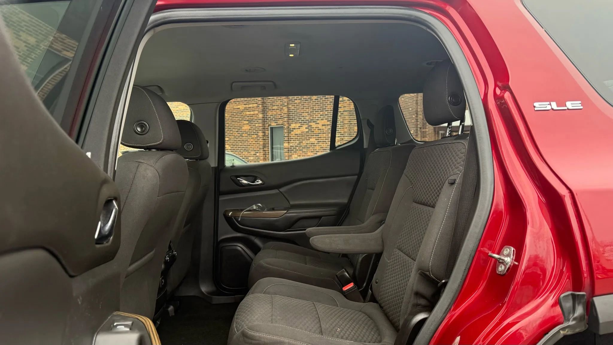 Used 2019 GMC Acadia SLE w/ LPO, Cargo Package image 32