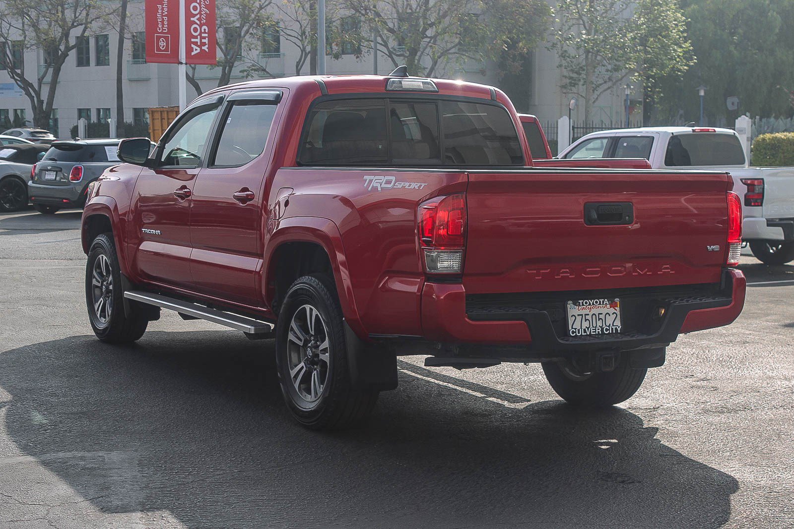 Used 2016 Toyota Tacoma TRD Sport w/ Towing Package image 7