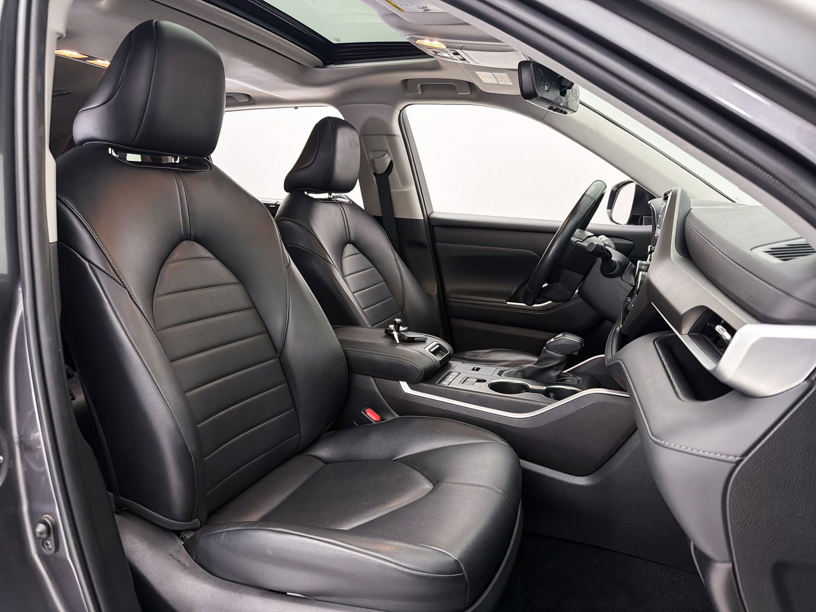 Used 2022 Toyota Highlander XLE FWD image 26