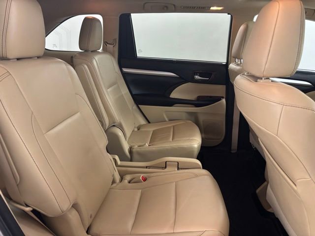 Used 2016 Toyota Highlander XLE AWD/4WD image 15