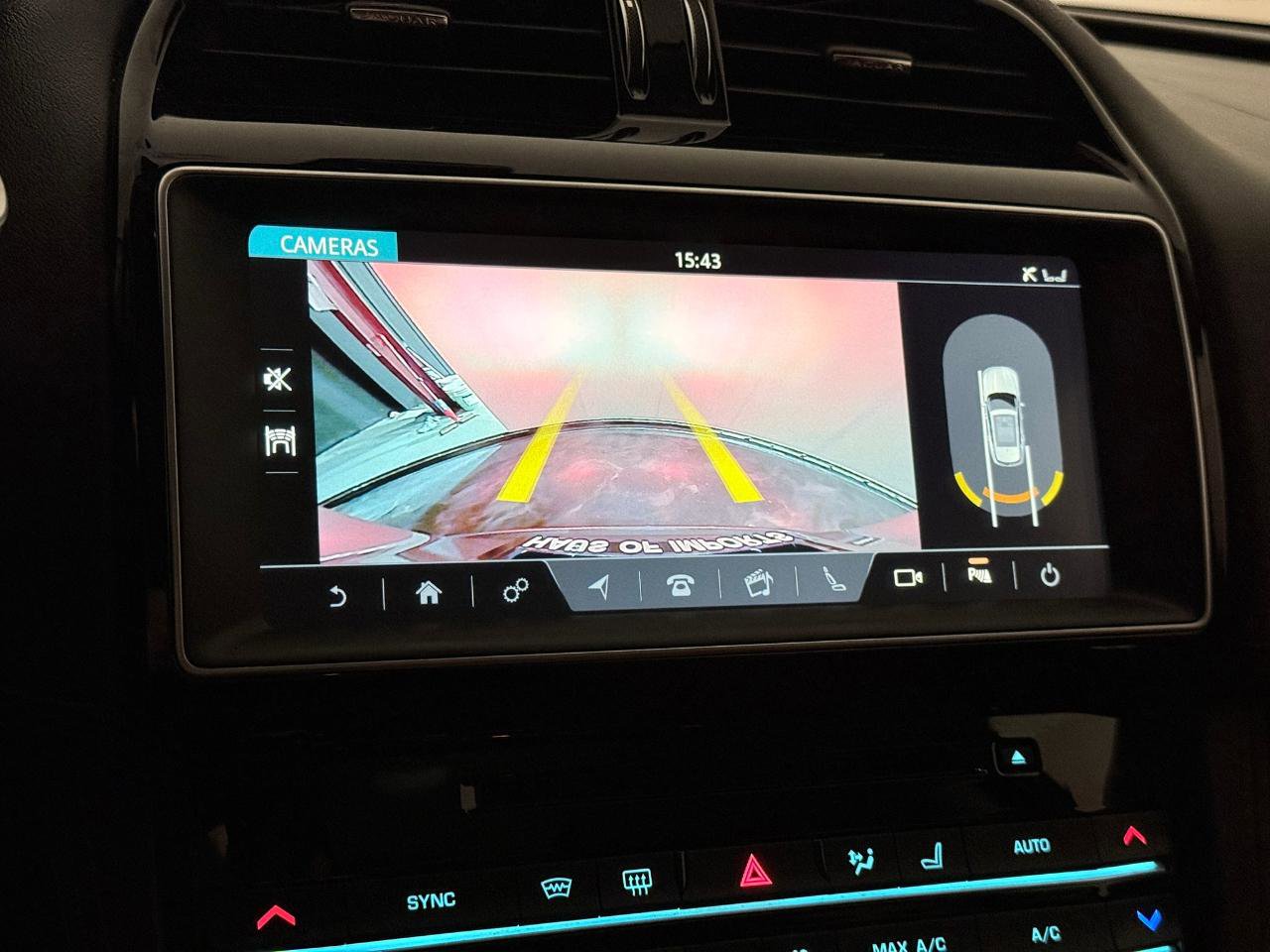 Used 2020 Jaguar F-PACE Checkered Flag image 33