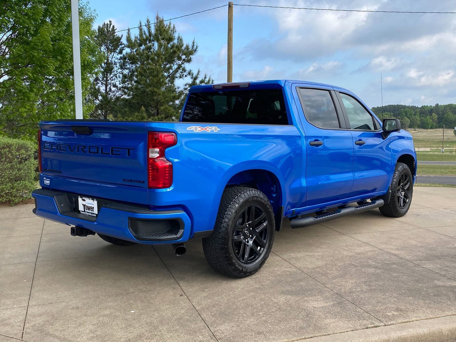 Used 2025 Chevrolet Silverado 1500 Custom w/ Turbomax Blackout Package AWD/4WD image 6