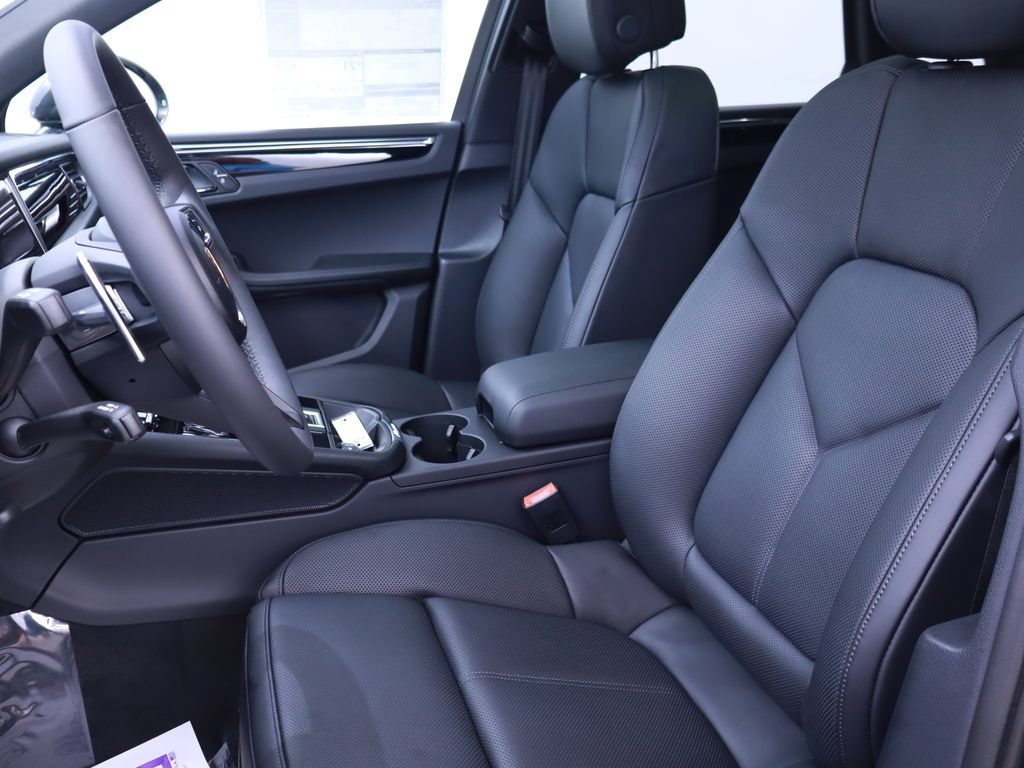 Used 2025 Porsche Macan AWD/4WD image 5