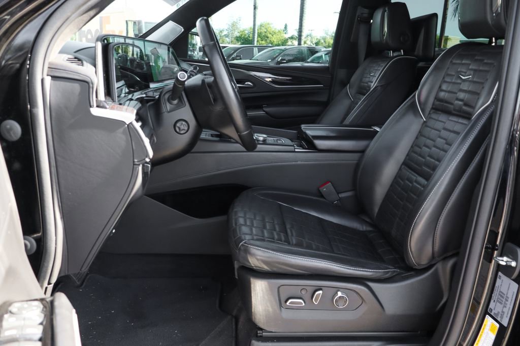Used 2023 Cadillac Escalade Sport Platinum w/ LPO, ONYX Package AWD/4WD image 23